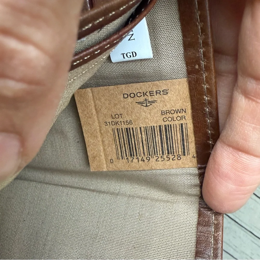 Dockers RFID Security Blocking Trifold Wallet for men in brown